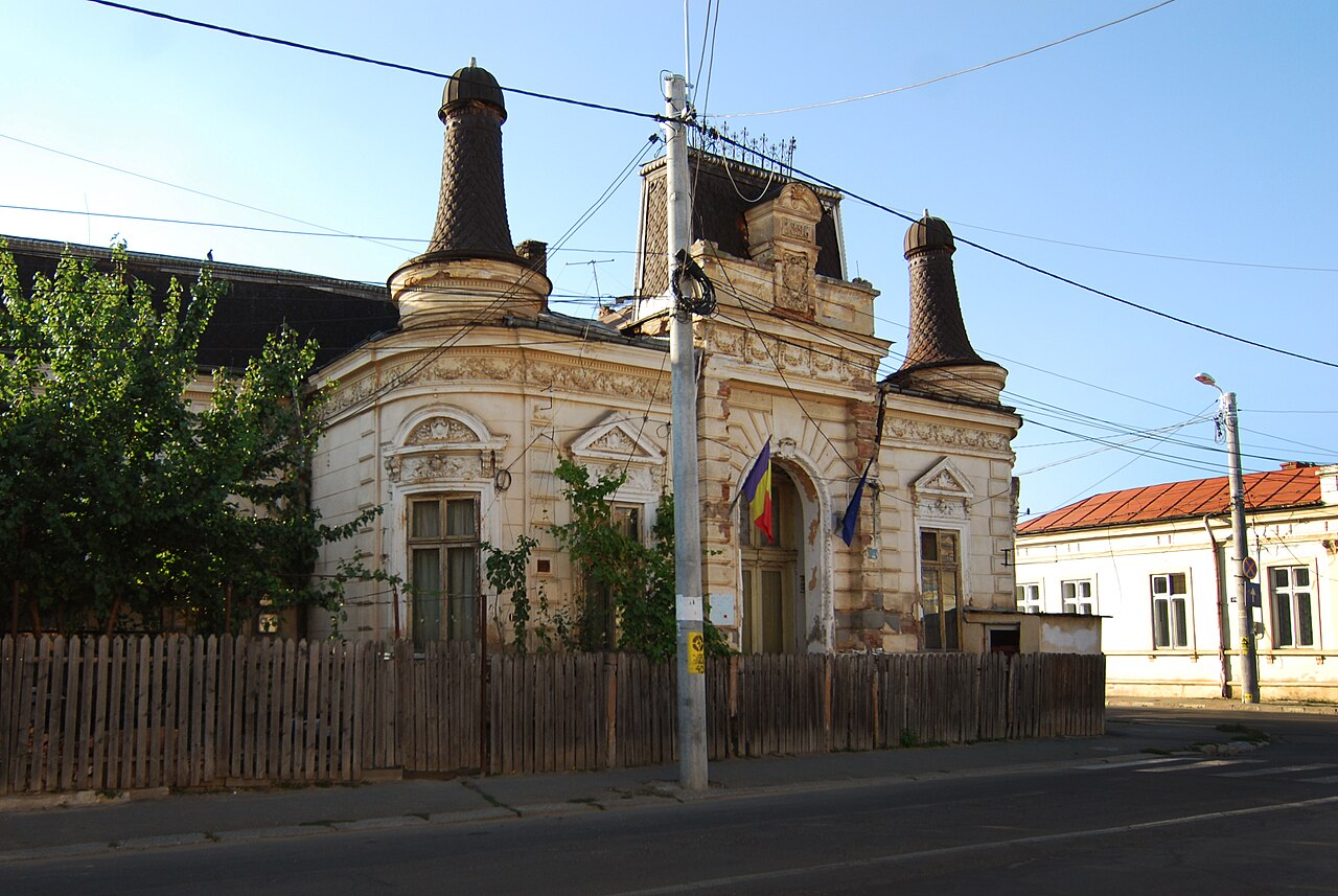 Cruțescu House in Călărași — Bilo