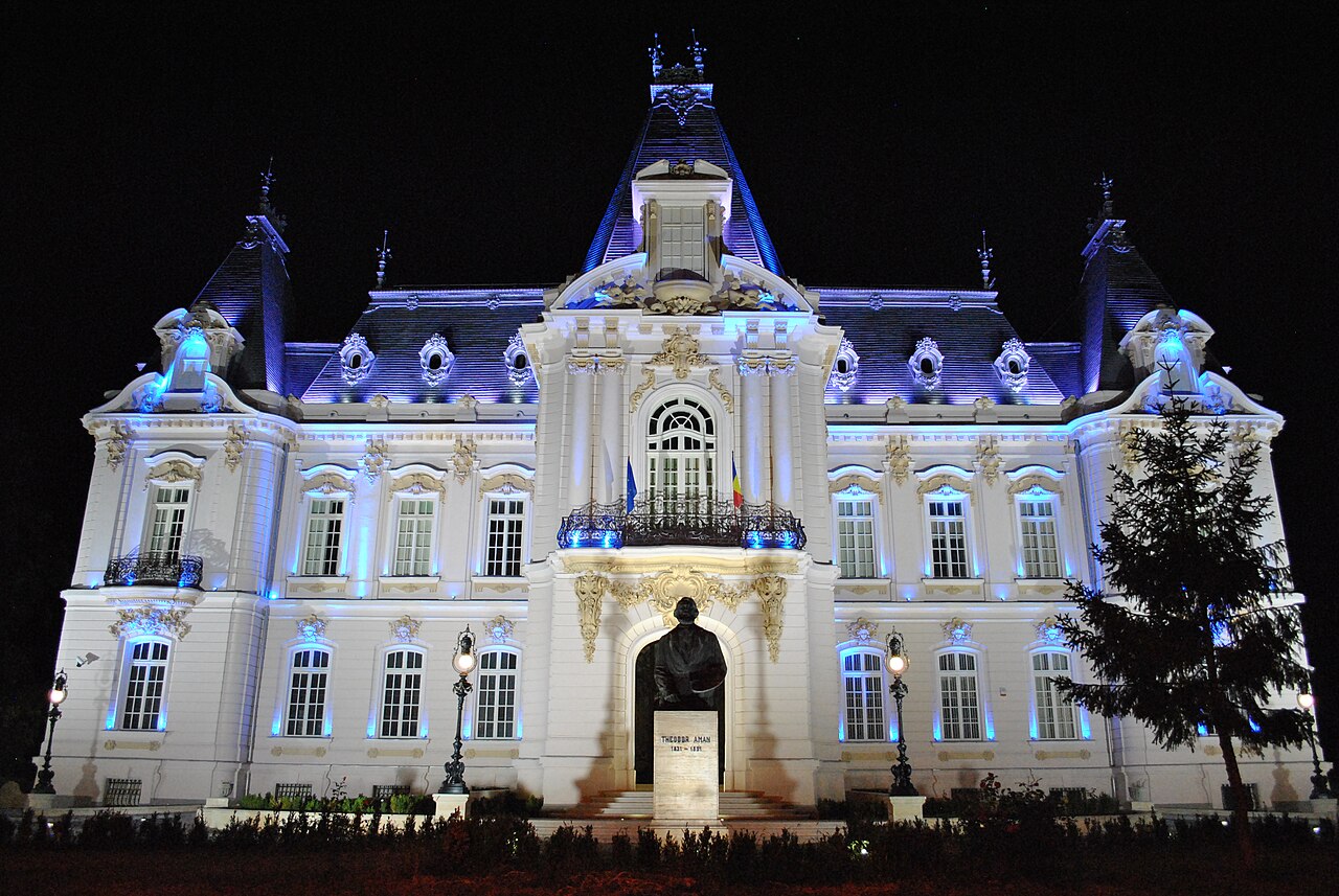 Palatul Jean Mihail din Craiova, seara — Bilo