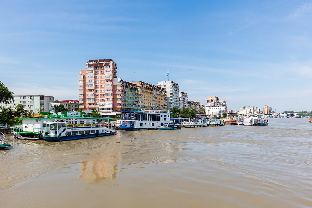 The port and Danube promenade in Tulcea — Bilo